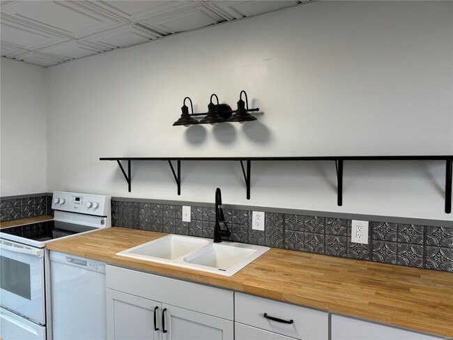 Photo - 3+ Bed 2 Bath House For Rent