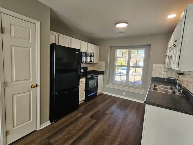 Photo - 210 Hepworth Way