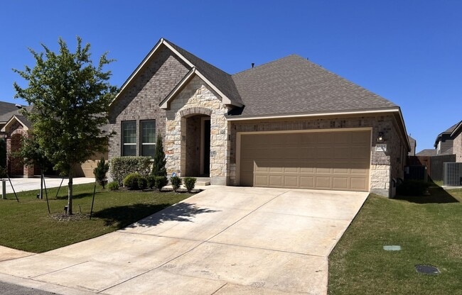 Building Photo - 10215 High Noon Dr