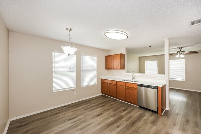 Photo - 5312 Newcastle Ln