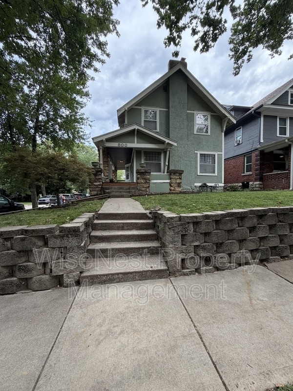 Photo - 800 E 41st St