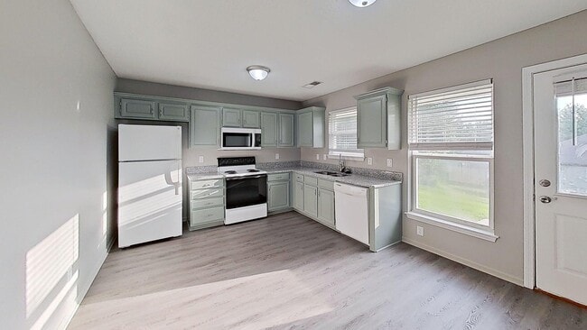 Building Photo - Oak Grove 2 Bedroom 1 1/2 Bath Duplex