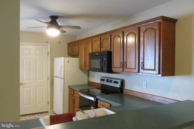 Photo - 888 Woodridge Dr