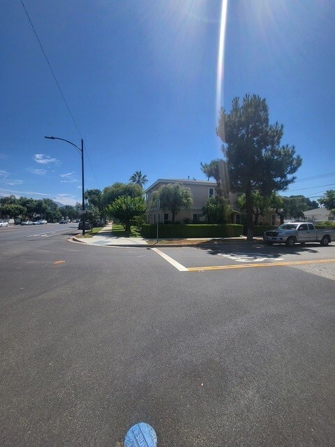 Photo - 3914 W Victory Blvd Unit 102