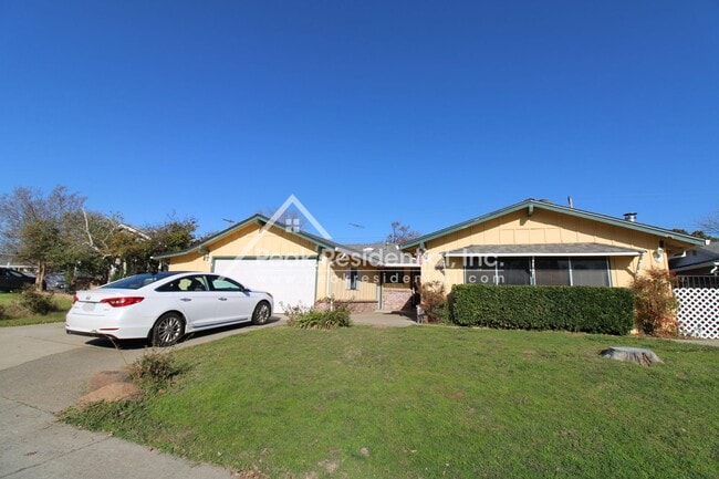 Building Photo - Charming 3bd/2ba Foothill Farms Home With 2 Car Garage!