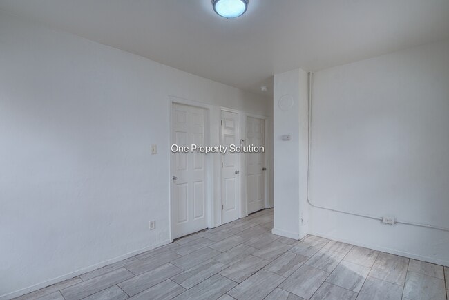 Photo - 2453 Prospect St