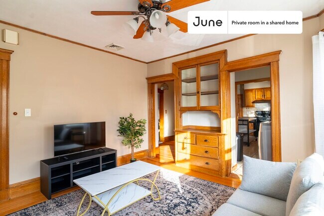 Room in Shared 5 bed/2 bath home in Medford