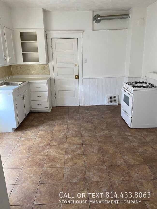 Photo - 1619 Plum St Unit Apartment 3