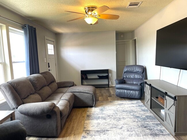 Photo - 1101 E College St