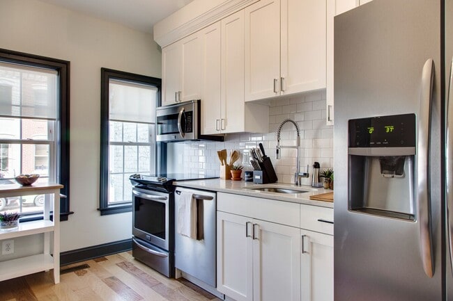 Building Photo - 410-412 Richardson PL NW