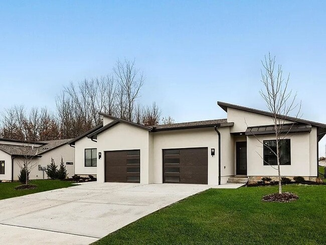 Building Photo - Lot 146 Unit 105 E. Maplewood Ln.