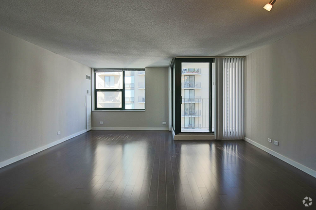 Building Photo - 67 W Huron St Rental