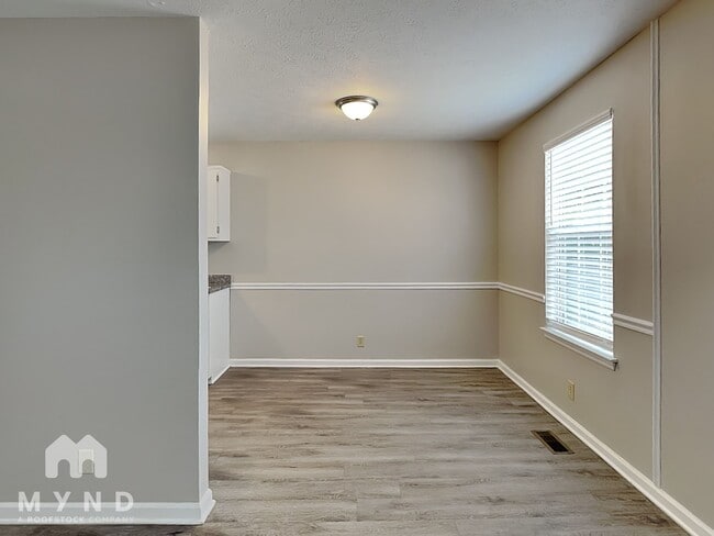 Photo - 305 Burlwood Ct