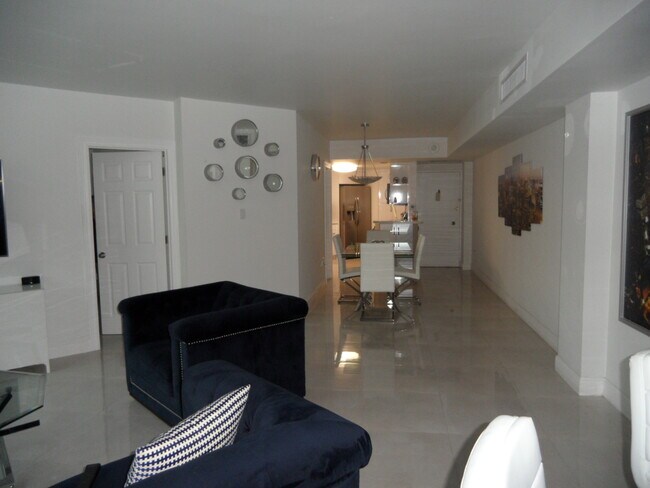 Photo - 825 Brickell Bay Dr