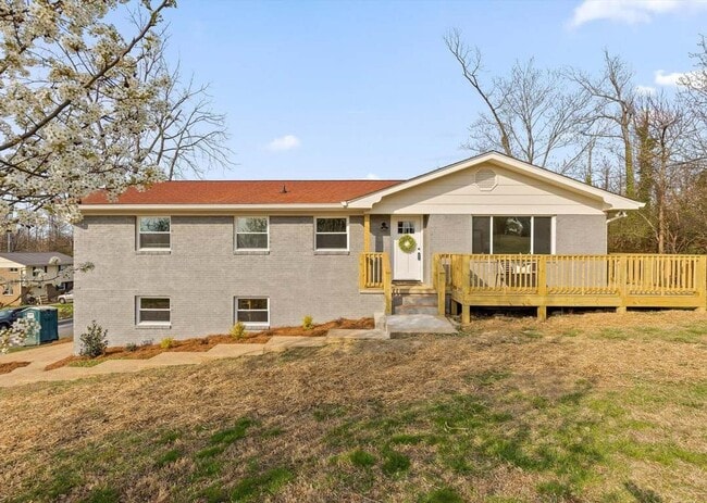 Building Photo - Charming Chattanooga Home in Prime Location!