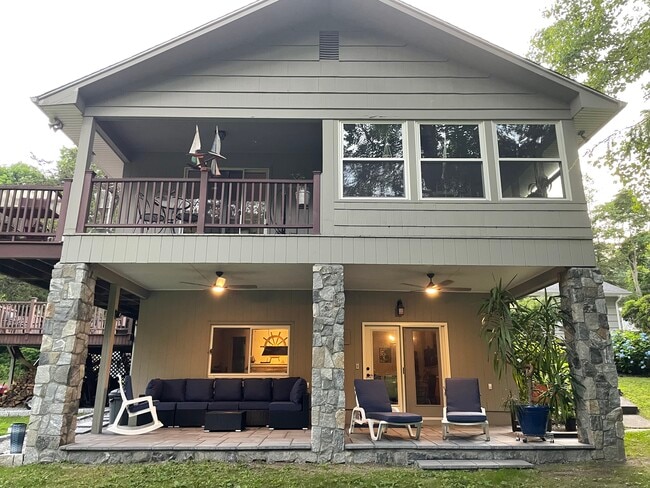 Entrance/Patio - 166 Center Rd