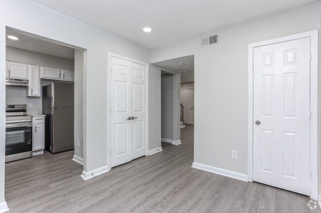 2BR , 1,5BA - 1,066 PIES2