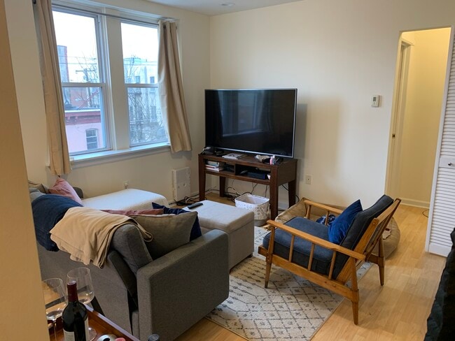 living room - 1248 Federal St Unit D