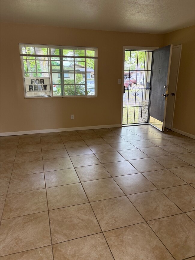 Photo - 1701 Carver Ct Unidad 2