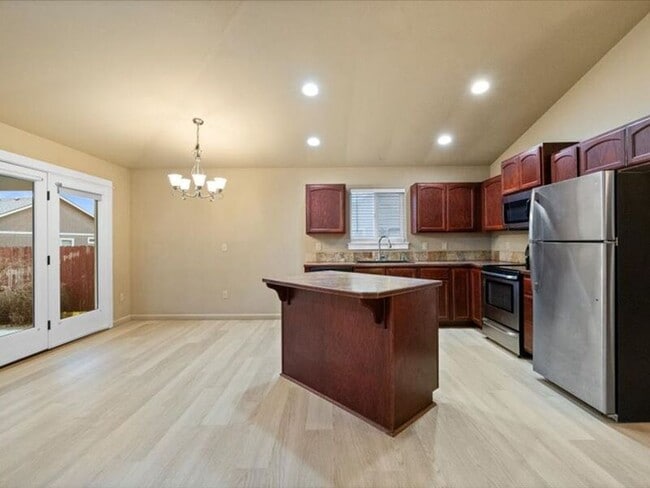 Photo - 506 Manzanita Ln