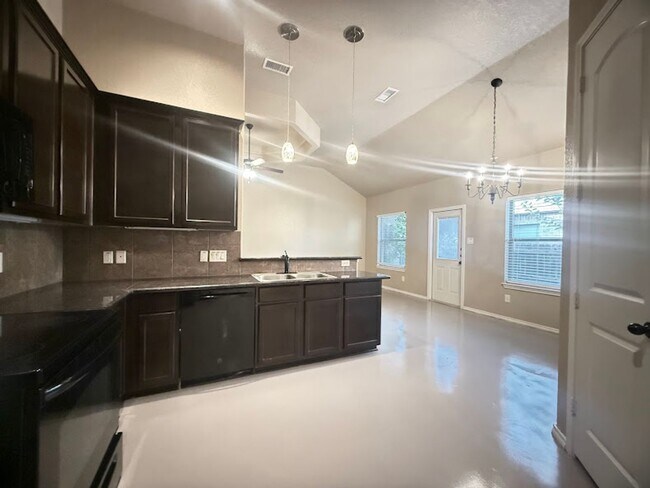 Photo - Charming 3/2 Duplex in NBTX