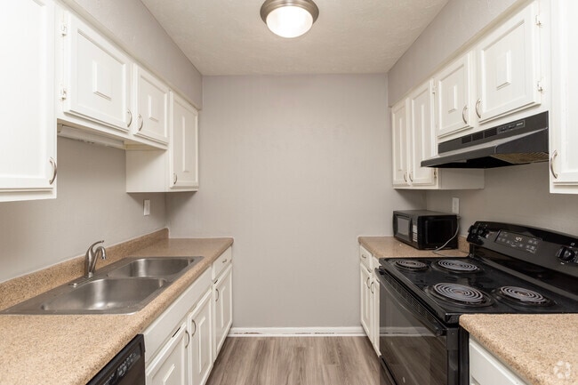 1BR, 1BA - 830SF