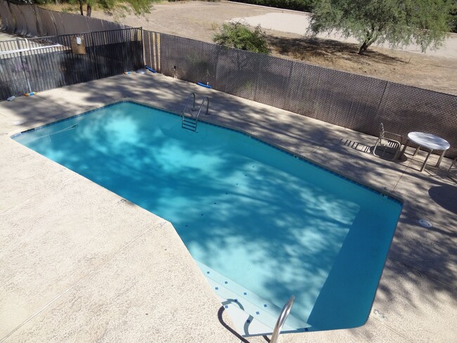 Building Photo - 1 month free rent move in promotion! Don't... Unit Bev1622-15 Rental