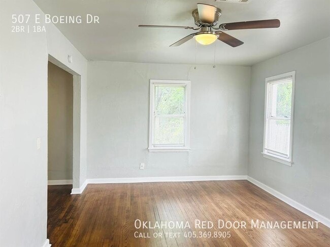 Photo - 507 E Boeing Dr