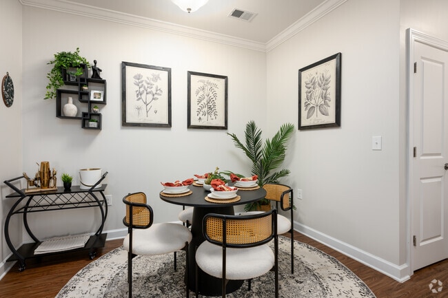 1BR, 1BA - 872SF - Dining Room - Fairway Village at Stoney Creek Apts