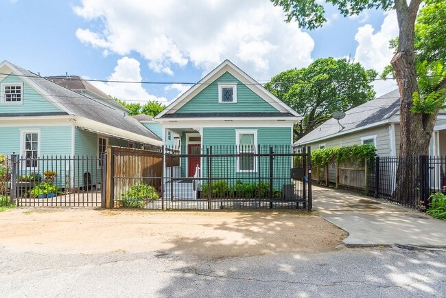 Photo - 3909 Barnes St