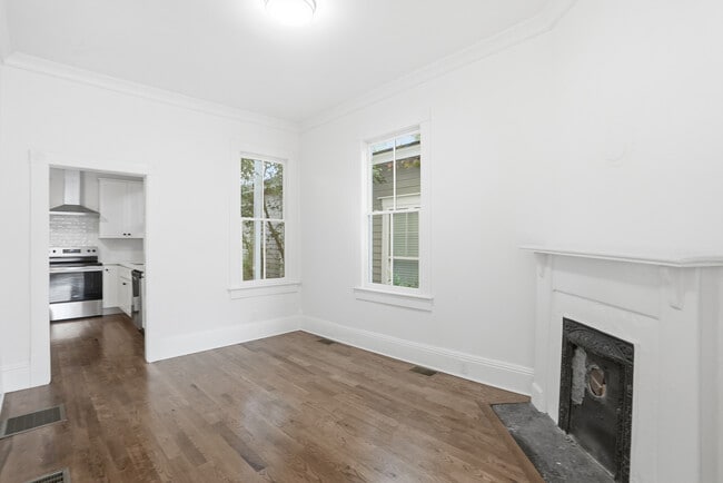 Photo - 518 E 33rd St