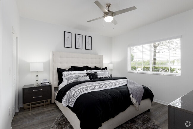 2BR, 2BA - 975SF
