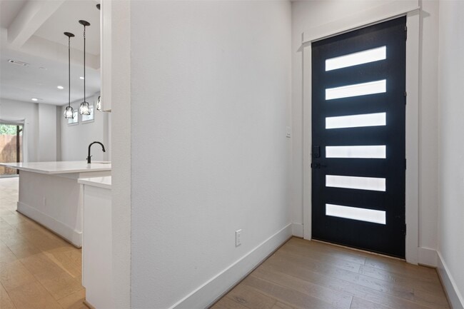 Photo - 1136 Adele St