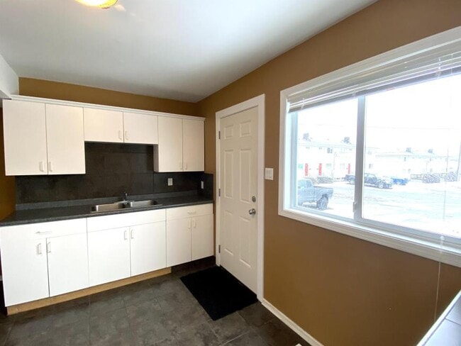 Photo - 3 bedroom in Kitimat BC V8C 1W4