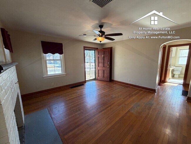 Photo - 707 Hollyhock Dr