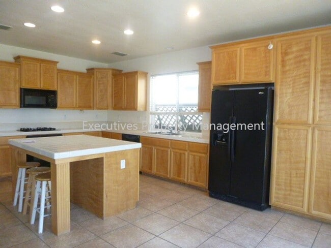 Photo - 717 Round Hill Dr