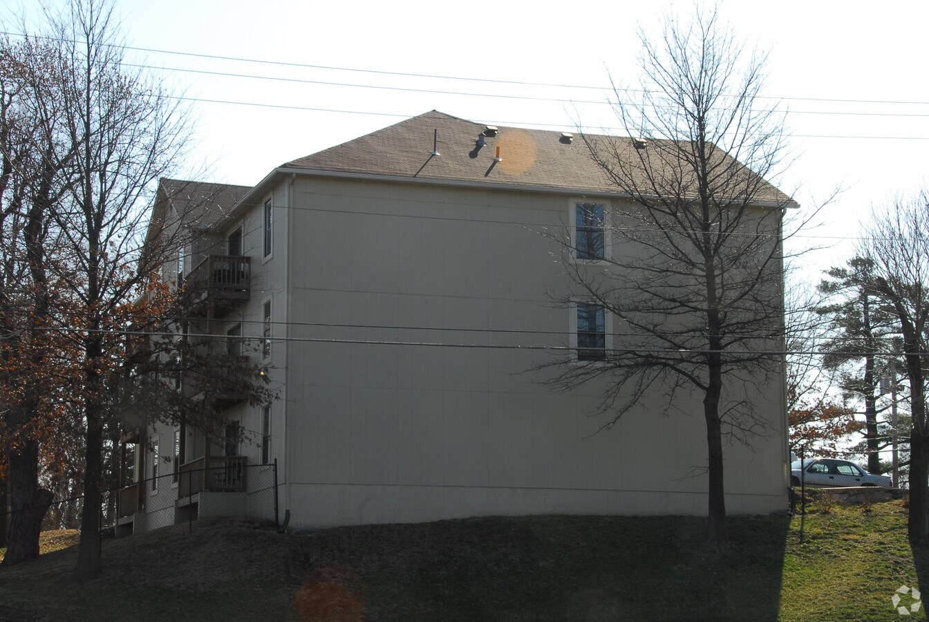 Plaza Square Apartments - Plaza Square Apartments