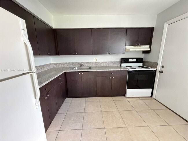 Photo - 2113 Davie Blvd Unidad 135