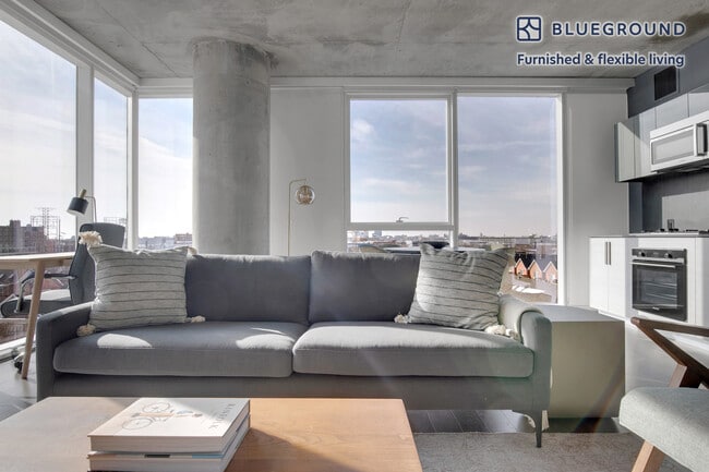 Photo - 625 W Division St Unidad FL5-ID580