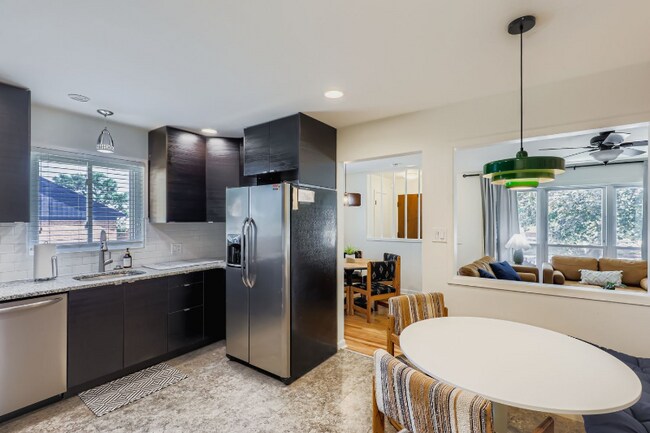 Photo - 909 Ogden Cir