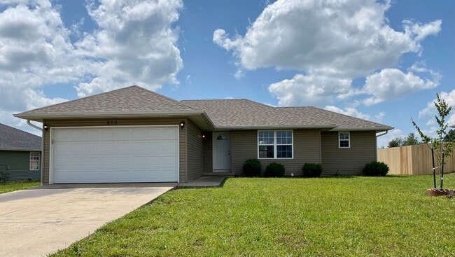 Building Photo - 3 bedroom 2 bath home in Clever, MO!