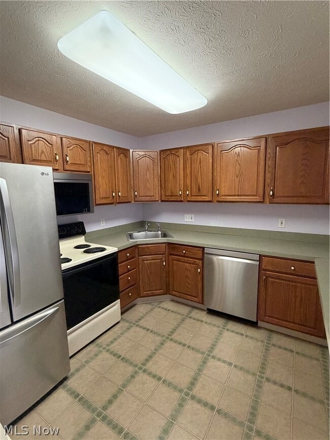 Photo - 1360 Meadow Run