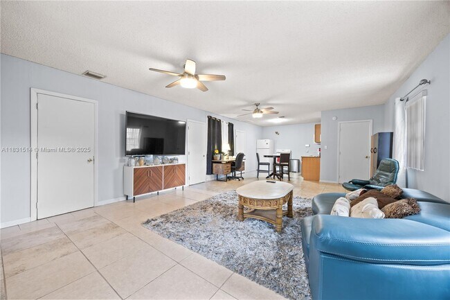 Photo - 600 NW 99th St Casa