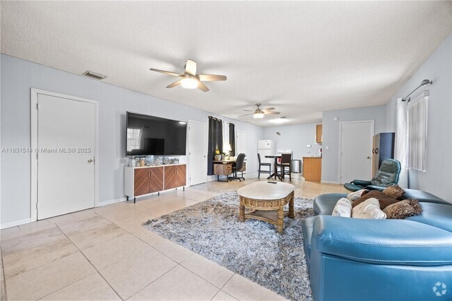 Building Photo - 600 NW 99th St Rental