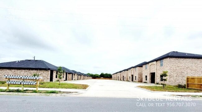 Building Photo - 1105 W Kennedy St Unit 1105-2 Kennedy