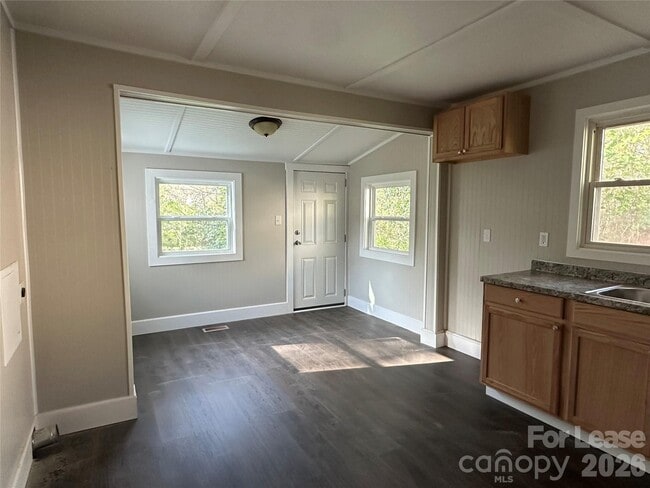 Photo - 331 W Bingham St