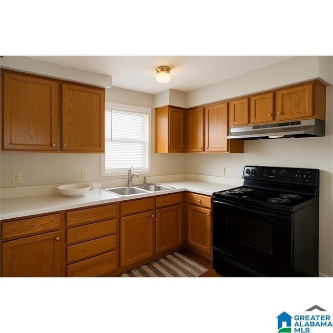 Photo - 611 Center Way S