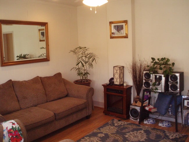 Photo - 702 Lindley St