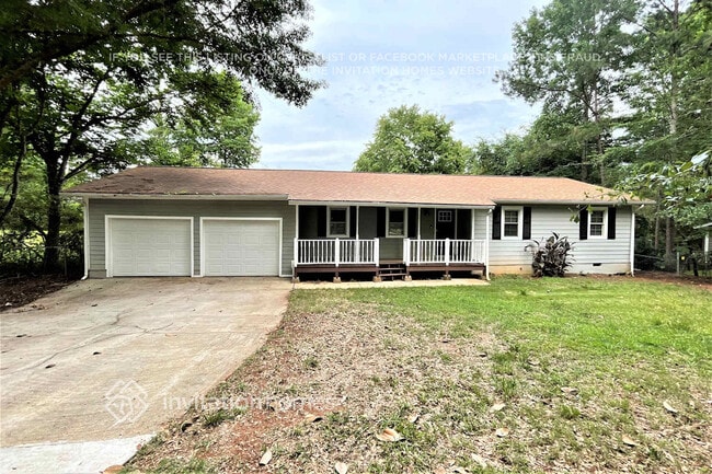 Building Photo - 4812 Hemlock Dr SE