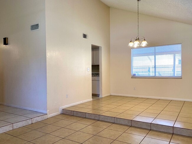 Photo - 5205 Dublin Pl